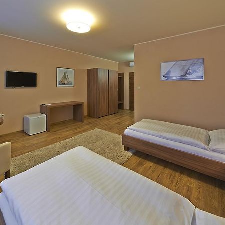 Penzion Club Скалица Екстериор снимка