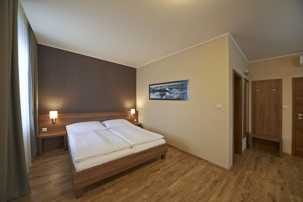 Penzion Club Скалица Екстериор снимка